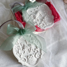 Load image into Gallery viewer, Carousel Plaster Diffuser