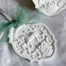 Load image into Gallery viewer, Carousel Plaster Diffuser