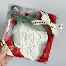 Load image into Gallery viewer, Carousel Plaster Diffuser