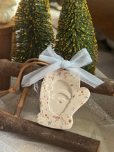 Load image into Gallery viewer, Terrazzo X'mas Plaster Diffuser Charm (Santa Claus)
