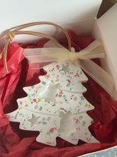 Load image into Gallery viewer, Terrazzo X'mas Plaster Diffuser Charm (Xmas Tree)