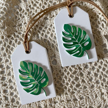 Load image into Gallery viewer, Monstera Leaf - Plaster Diffuser