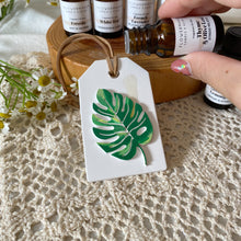 Load image into Gallery viewer, Monstera Leaf - Plaster Diffuser