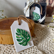 Load image into Gallery viewer, Monstera Leaf - Plaster Diffuser
