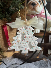 Load image into Gallery viewer, Terrazzo X&#39;mas Plaster Diffuser Charm (Xmas Tree)
